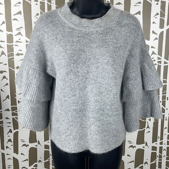 Gianni Bini Ruffled Cropped Sleeve Crewneck Fuzzy Sweater M Gray - Picture 1 of 7